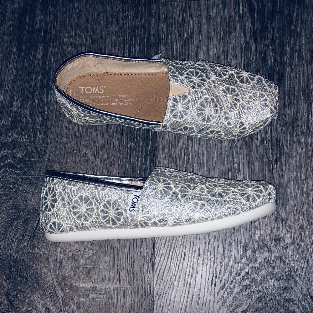 Classic Silver Chrochet Glitter Toms!